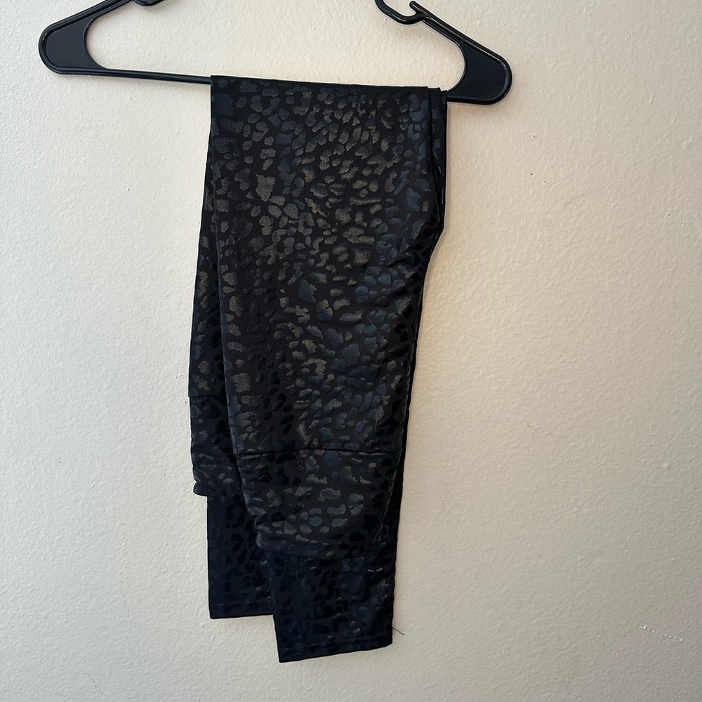 Black animal print leggings Sz med